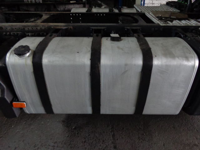 Volvo Used and new fuel tanks BIG stock "WORLDWIDE DELIVERY" - Spremnik goriva za Kamion: slika Volvo Used and new fuel tanks BIG stock "WORLDWIDE DELIVERY" - Spremnik goriva za Kamion Volvo Used and new fuel tanks BIG stock "WORLDWIDE DELIVERY" - Spremnik goriva za Kamion: slika Volvo Used and new fuel tanks BIG stock "WORLDWIDE DELIVERY" - Spremnik goriva za Kamion
