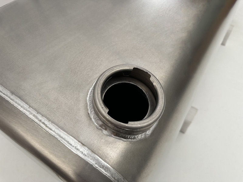 Volvo VOLVO RENAULT - Spremnik goriva za Kamion: slika Volvo VOLVO RENAULT - Spremnik goriva za Kamion Volvo VOLVO RENAULT - Spremnik goriva za Kamion: slika Volvo VOLVO RENAULT - Spremnik goriva za Kamion