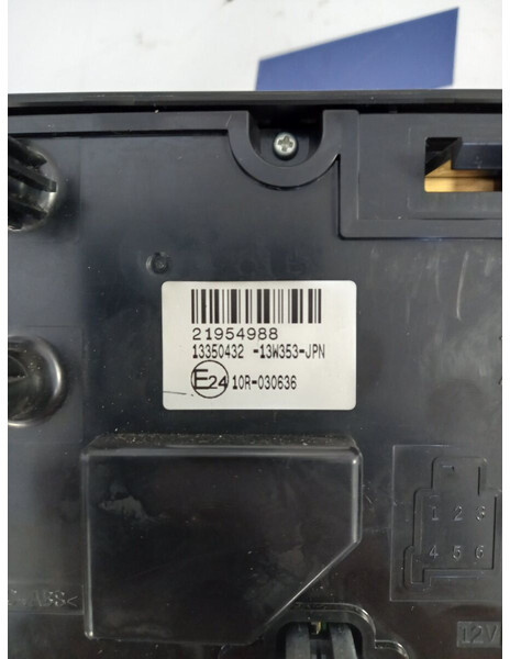 Volvo radio control unit - Ploča s instrumentima za Kamion: slika Volvo radio control unit - Ploča s instrumentima za Kamion Volvo radio control unit - Ploča s instrumentima za Kamion: slika Volvo radio control unit - Ploča s instrumentima za Kamion