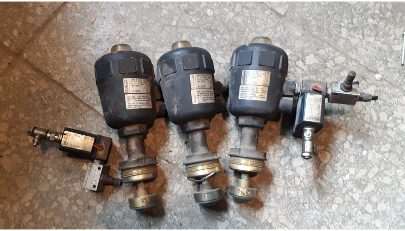 Scania B12 - Kabeli/ Ožičenje: slika Scania B12 - Kabeli/ Ožičenje Scania B12 - Kabeli/ Ožičenje: slika Scania B12 - Kabeli/ Ožičenje