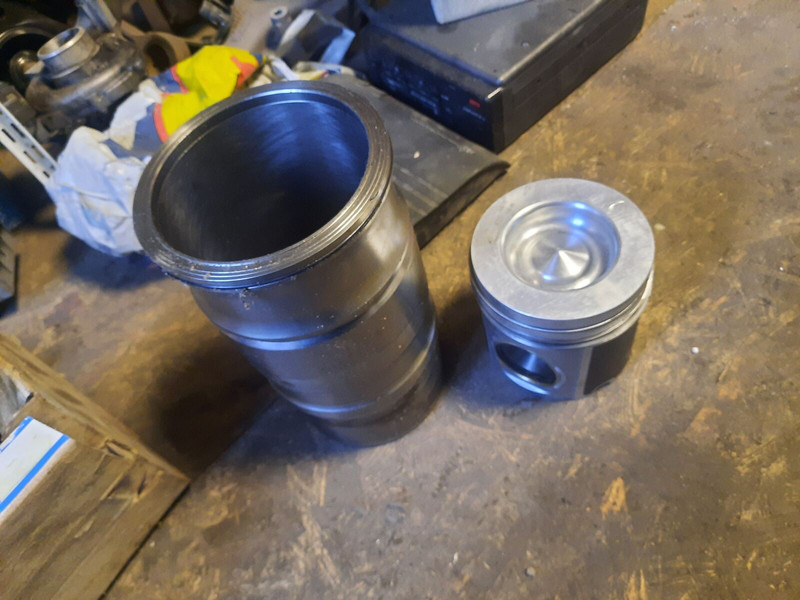 Scania  - Motor i dijelovi: slika Scania  - Motor i dijelovi Scania  - Motor i dijelovi: slika Scania  - Motor i dijelovi