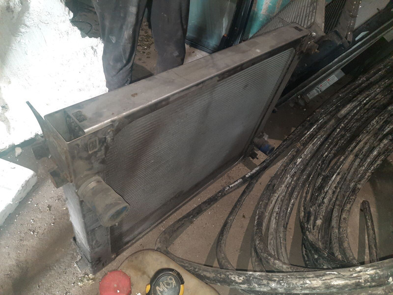 Scania man - Hladnjak: slika Scania man - Hladnjak Scania man - Hladnjak: slika Scania man - Hladnjak