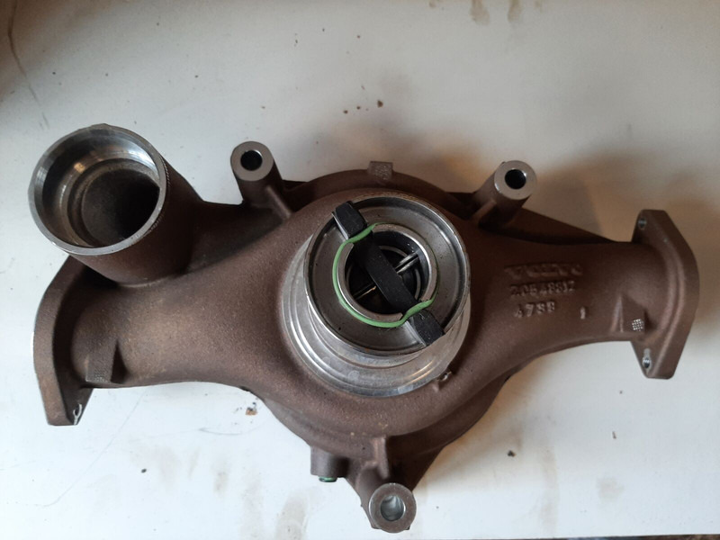 Volvo 20548812 - Vodena pumpa: slika Volvo 20548812 - Vodena pumpa Volvo 20548812 - Vodena pumpa: slika Volvo 20548812 - Vodena pumpa