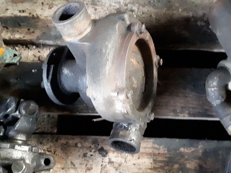 Volvo 4572010401. A4962010231 - Vodena pumpa: slika Volvo 4572010401. A4962010231 - Vodena pumpa Volvo 4572010401. A4962010231 - Vodena pumpa: slika Volvo 4572010401. A4962010231 - Vodena pumpa