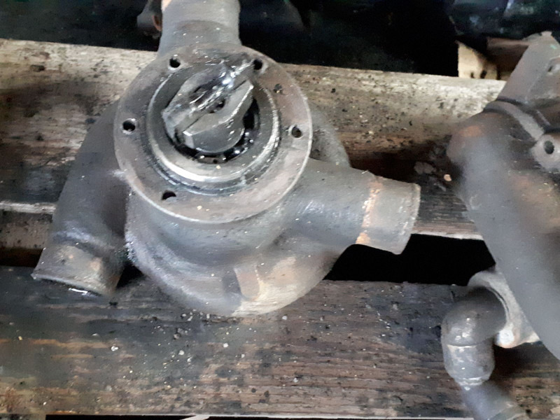 Volvo 4572010401. A4962010231 - Vodena pumpa: slika Volvo 4572010401. A4962010231 - Vodena pumpa Volvo 4572010401. A4962010231 - Vodena pumpa: slika Volvo 4572010401. A4962010231 - Vodena pumpa