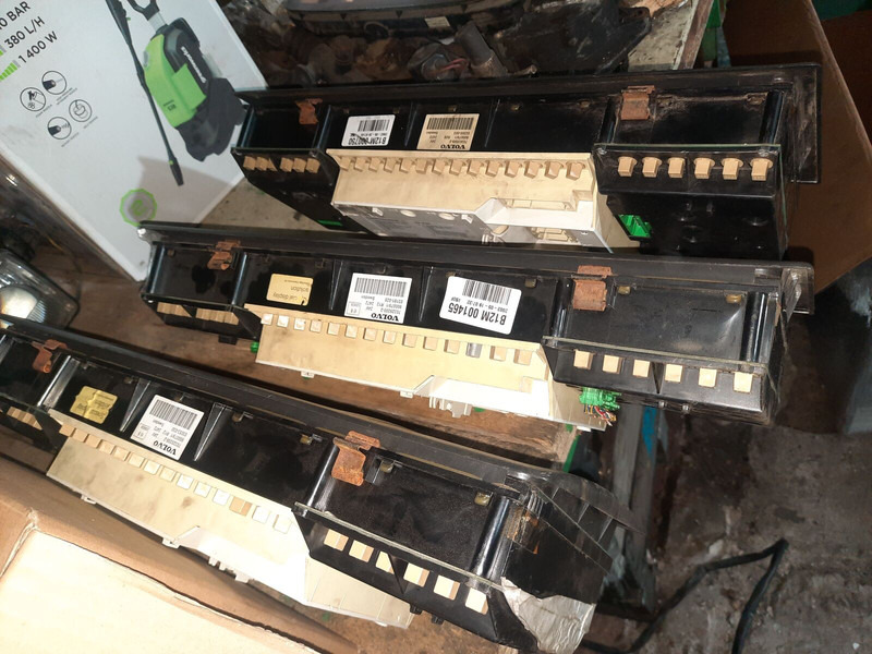 Volvo 70361832-1 . 70361831. 70329201-2 .22205475-P03. 70392912-P01/ - Ploča s instrumentima: slika Volvo 70361832-1 . 70361831. 70329201-2 .22205475-P03. 70392912-P01/ - Ploča s instrumentima Volvo 70361832-1 . 70361831. 70329201-2 .22205475-P03. 70392912-P01/ - Ploča s instrumentima: slika Volvo 70361832-1 . 70361831. 70329201-2 .22205475-P03. 70392912-P01/ - Ploča s instrumentima