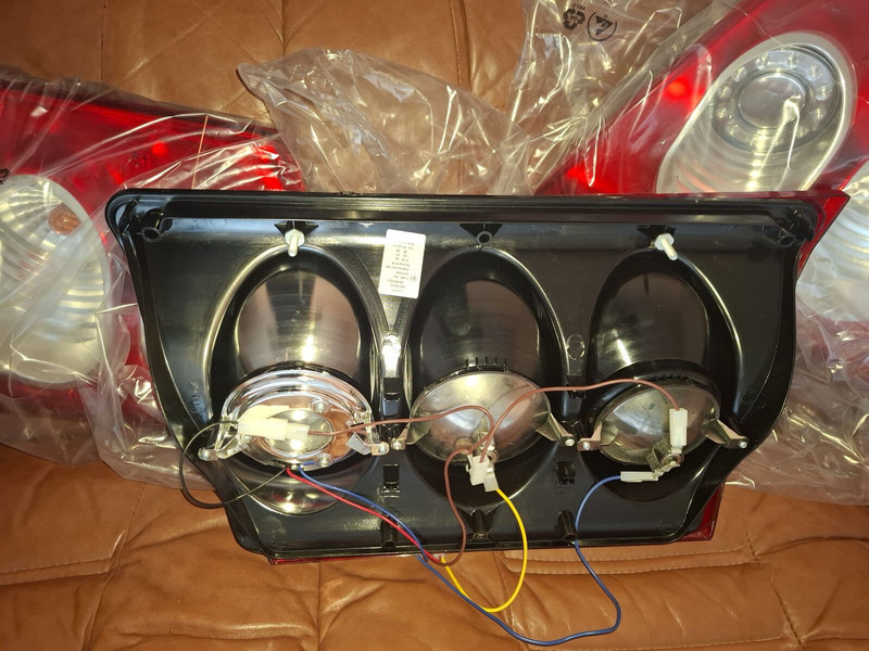 Volvo B12-9700 - Svjetla/ Rasvjeta: slika Volvo B12-9700 - Svjetla/ Rasvjeta Volvo B12-9700 - Svjetla/ Rasvjeta: slika Volvo B12-9700 - Svjetla/ Rasvjeta