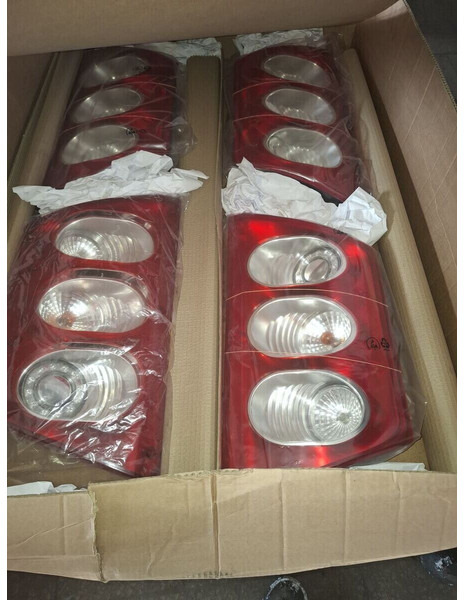 Volvo B12-9700 - Svjetla/ Rasvjeta: slika Volvo B12-9700 - Svjetla/ Rasvjeta Volvo B12-9700 - Svjetla/ Rasvjeta: slika Volvo B12-9700 - Svjetla/ Rasvjeta