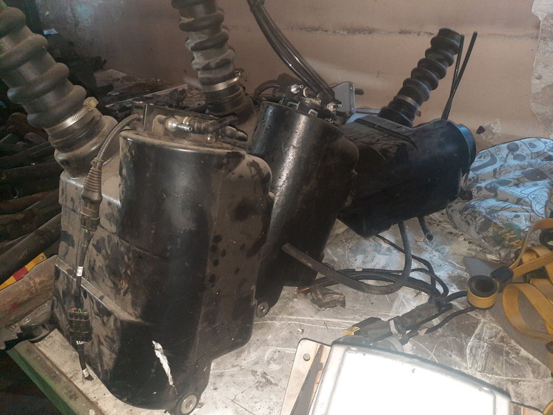 Volvo UDA2-7, 5-EXE-24 - Ispušni sustav: slika Volvo UDA2-7, 5-EXE-24 - Ispušni sustav Volvo UDA2-7, 5-EXE-24 - Ispušni sustav: slika Volvo UDA2-7, 5-EXE-24 - Ispušni sustav