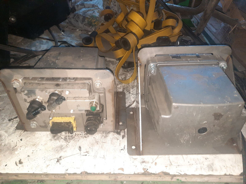 Volvo UDA2-7, 5-EXE-24 - Ispušni sustav: slika Volvo UDA2-7, 5-EXE-24 - Ispušni sustav Volvo UDA2-7, 5-EXE-24 - Ispušni sustav: slika Volvo UDA2-7, 5-EXE-24 - Ispušni sustav