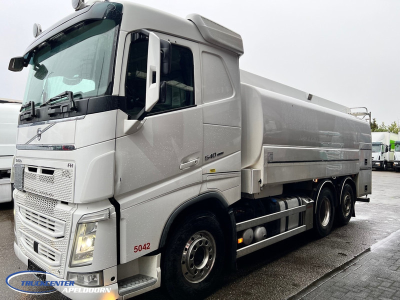 Volvo FH 540 17800 Liter, 4 Compartments, Retarder, Steering axle - Kamion cisterna: slika Volvo FH 540 17800 Liter, 4 Compartments, Retarder, Steering axle - Kamion cisterna Volvo FH 540 17800 Liter, 4 Compartments, Retarder, Steering axle - Kamion cisterna: slika Volvo FH 540 17800 Liter, 4 Compartments, Retarder, Steering axle - Kamion cisterna