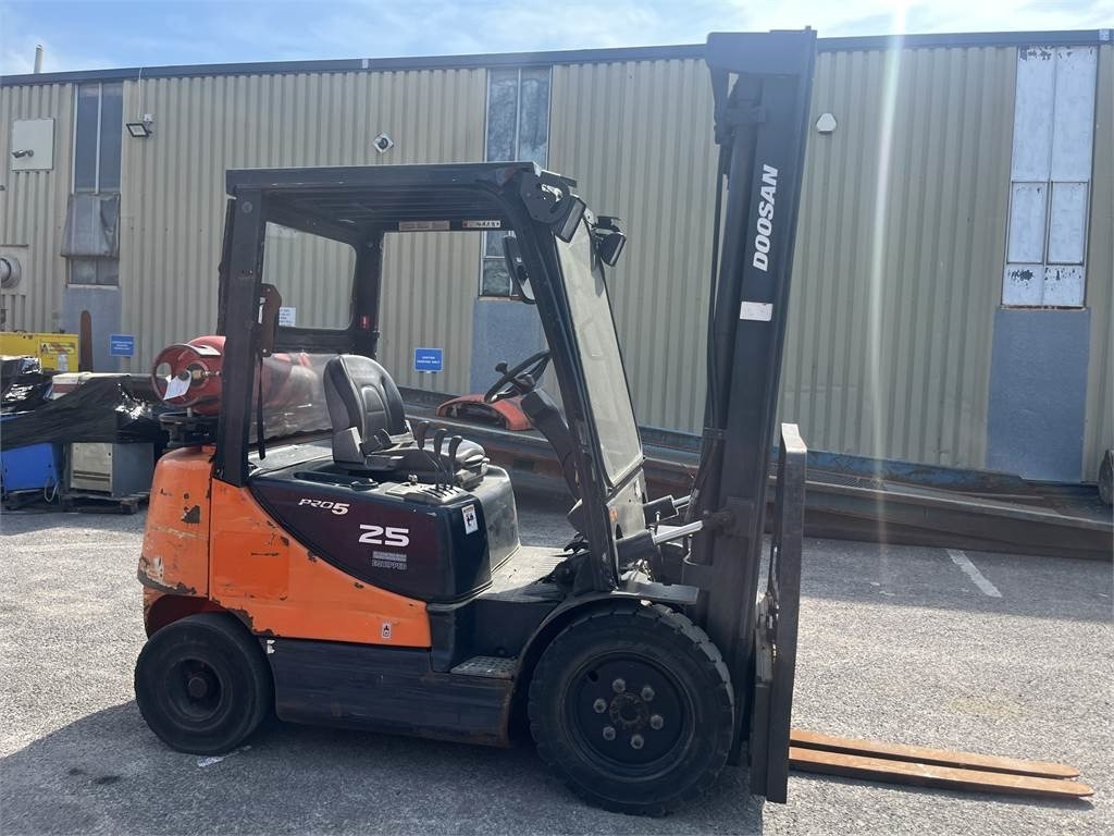 Doosan G25E-5 - Plinski viličar: slika Doosan G25E-5 - Plinski viličar Doosan G25E-5 - Plinski viličar: slika Doosan G25E-5 - Plinski viličar