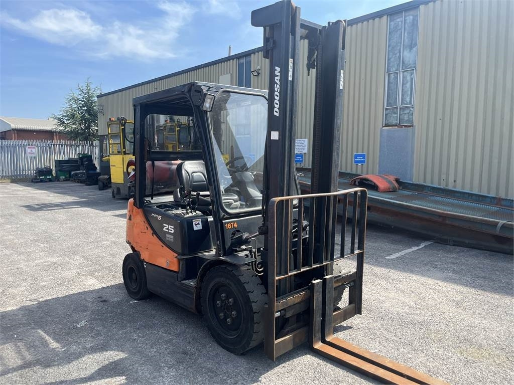 Doosan G25E-5 - Plinski viličar: slika Doosan G25E-5 - Plinski viličar Doosan G25E-5 - Plinski viličar: slika Doosan G25E-5 - Plinski viličar
