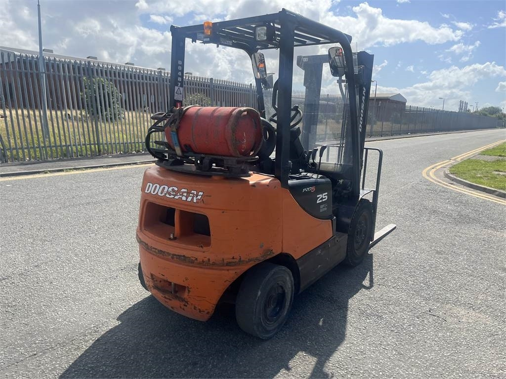 Doosan G25P-5 - Plinski viličar: slika Doosan G25P-5 - Plinski viličar Doosan G25P-5 - Plinski viličar: slika Doosan G25P-5 - Plinski viličar