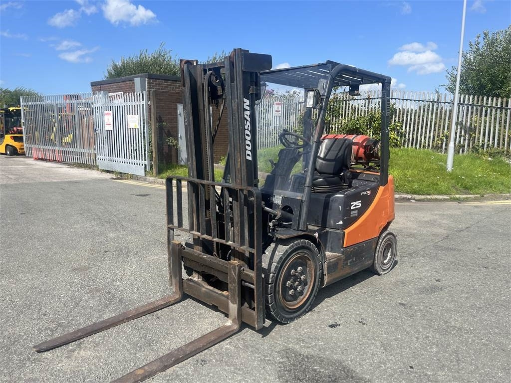 Doosan G25P-5 - Plinski viličar: slika Doosan G25P-5 - Plinski viličar Doosan G25P-5 - Plinski viličar: slika Doosan G25P-5 - Plinski viličar