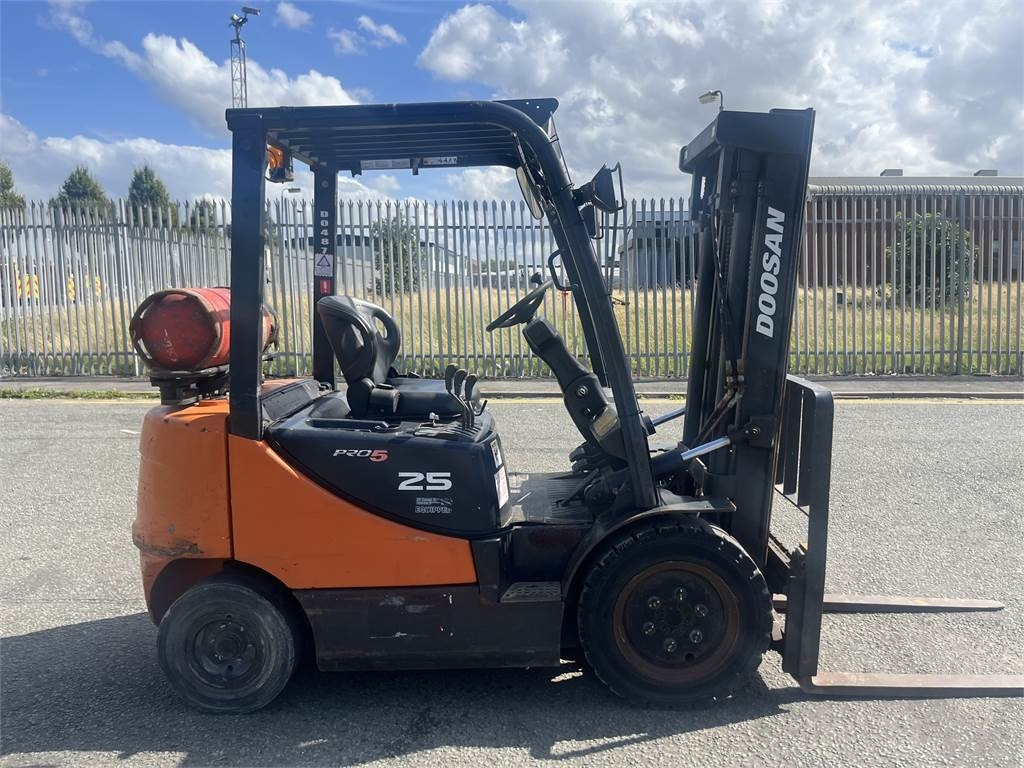 Doosan G25P-5 - Plinski viličar: slika Doosan G25P-5 - Plinski viličar Doosan G25P-5 - Plinski viličar: slika Doosan G25P-5 - Plinski viličar