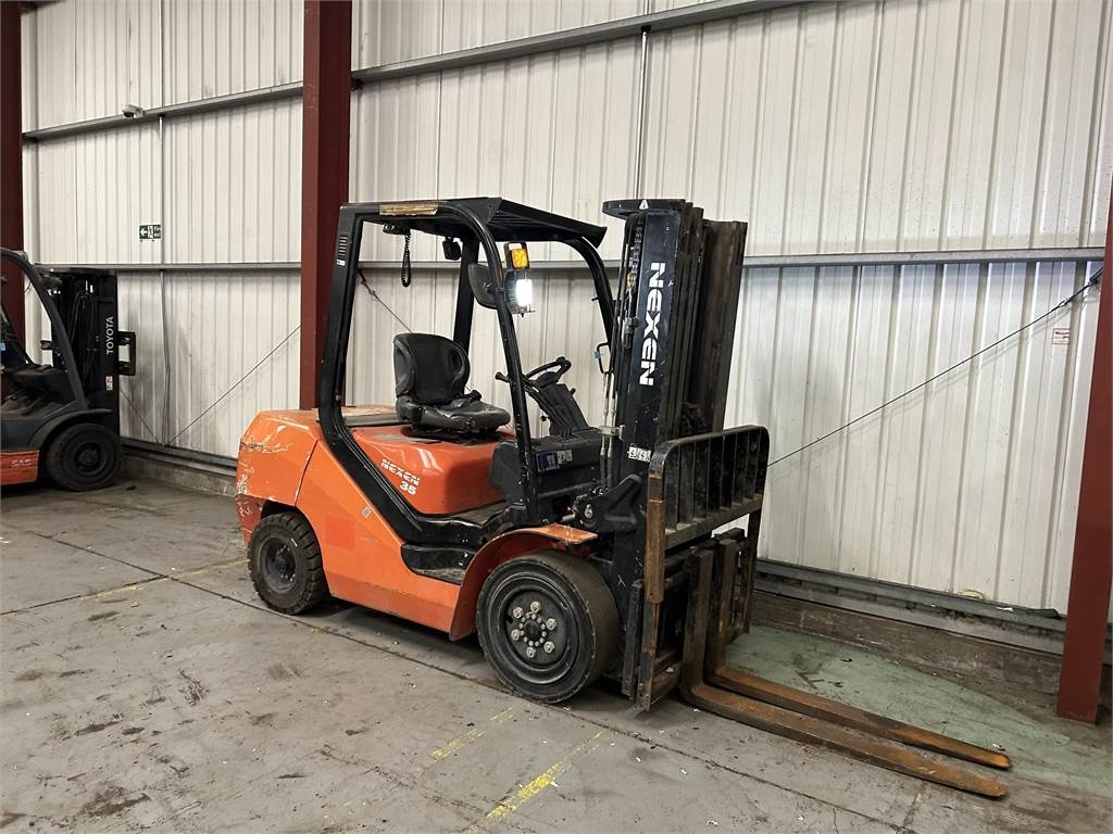 FD35 - Diesel viličar: slika FD35 - Diesel viličar FD35 - Diesel viličar: slika FD35 - Diesel viličar