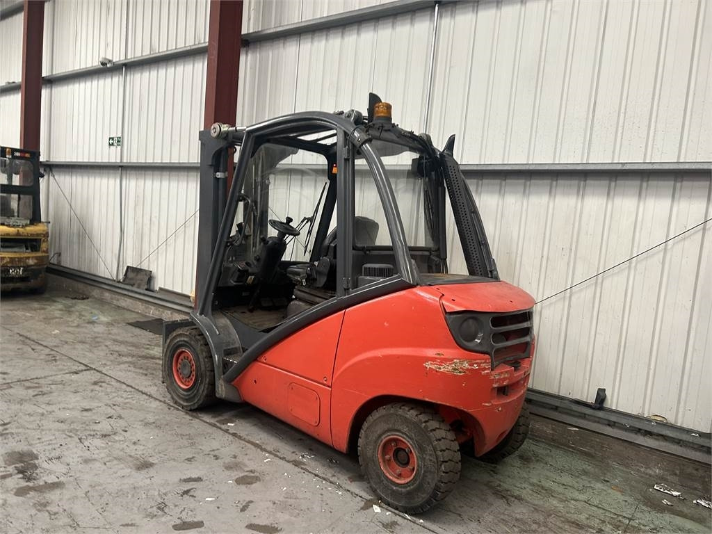Linde H30D - Diesel viličar: slika Linde H30D - Diesel viličar Linde H30D - Diesel viličar: slika Linde H30D - Diesel viličar