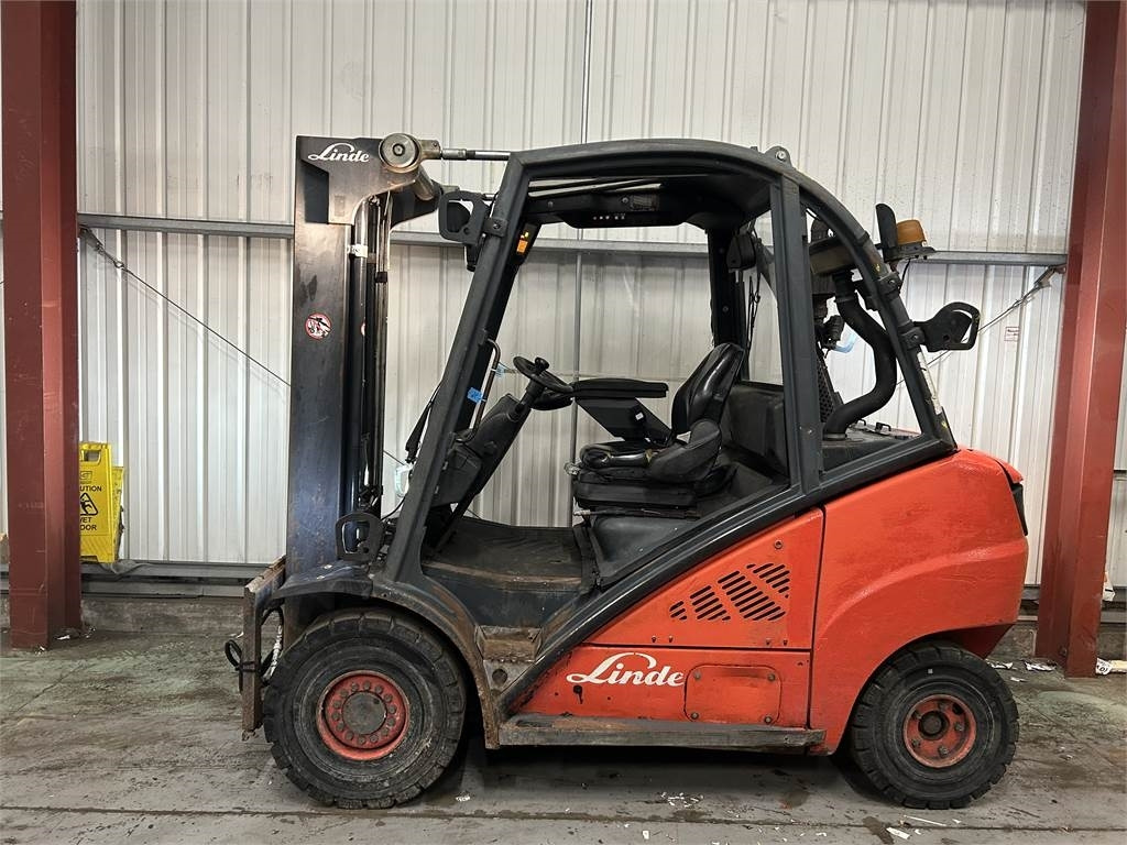 Linde H30D - Diesel viličar: slika Linde H30D - Diesel viličar Linde H30D - Diesel viličar: slika Linde H30D - Diesel viličar