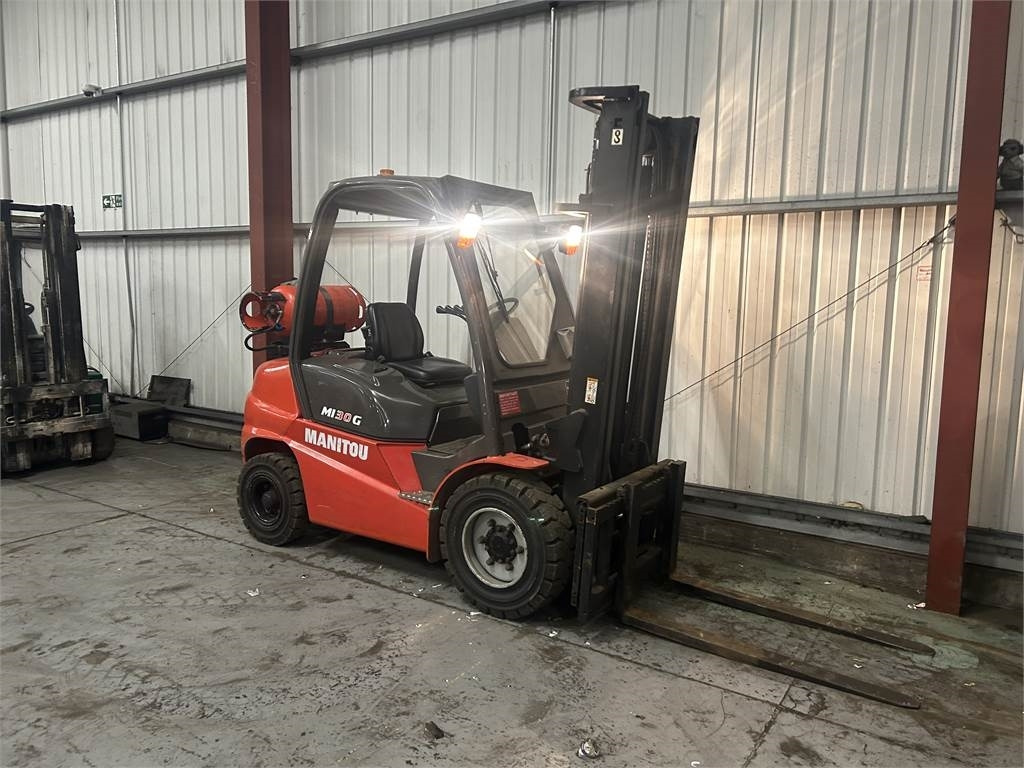 Manitou MI30G - Plinski viličar: slika Manitou MI30G - Plinski viličar Manitou MI30G - Plinski viličar: slika Manitou MI30G - Plinski viličar