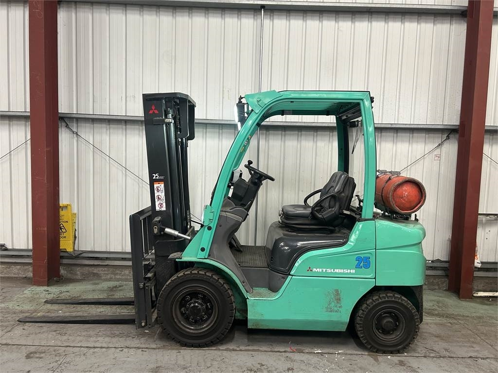 Mitsubishi FG25N - Plinski viličar: slika Mitsubishi FG25N - Plinski viličar Mitsubishi FG25N - Plinski viličar: slika Mitsubishi FG25N - Plinski viličar