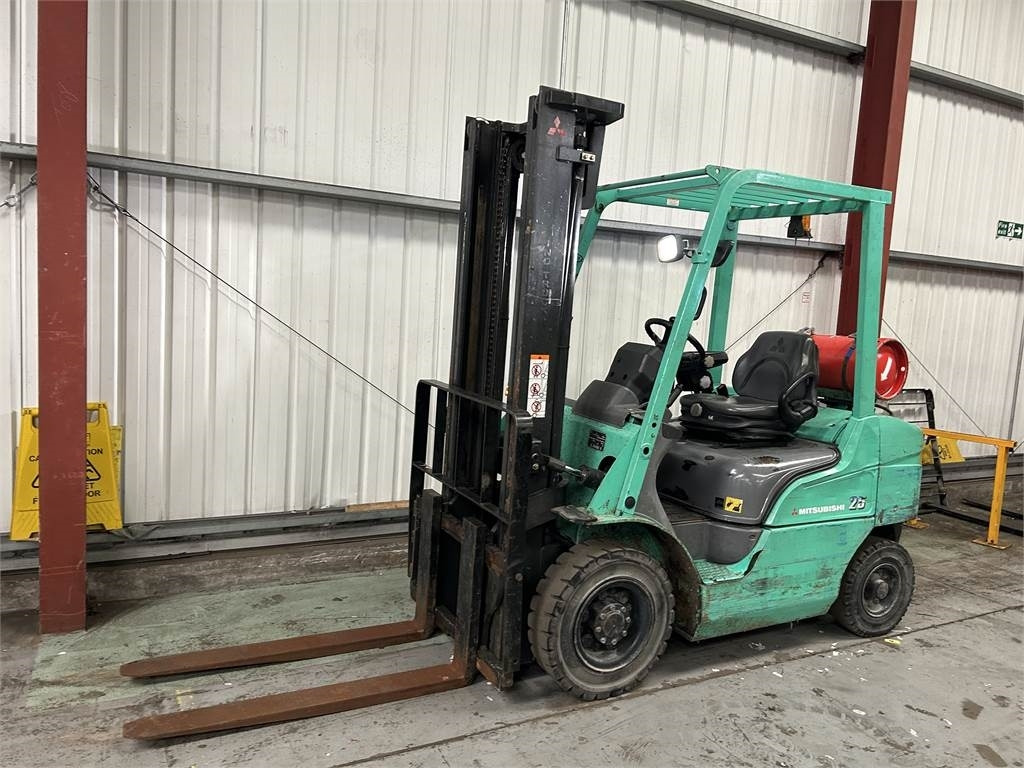 Mitsubishi FG25NT - Plinski viličar: slika Mitsubishi FG25NT - Plinski viličar Mitsubishi FG25NT - Plinski viličar: slika Mitsubishi FG25NT - Plinski viličar