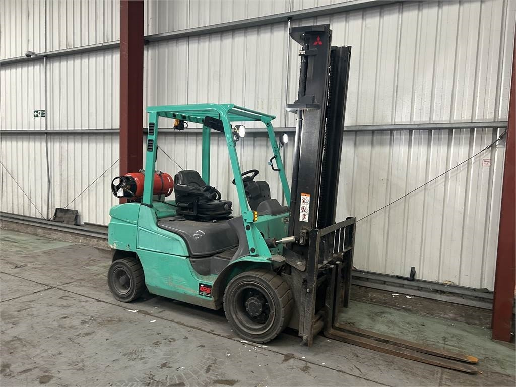 Mitsubishi FG30NT - Plinski viličar: slika Mitsubishi FG30NT - Plinski viličar Mitsubishi FG30NT - Plinski viličar: slika Mitsubishi FG30NT - Plinski viličar