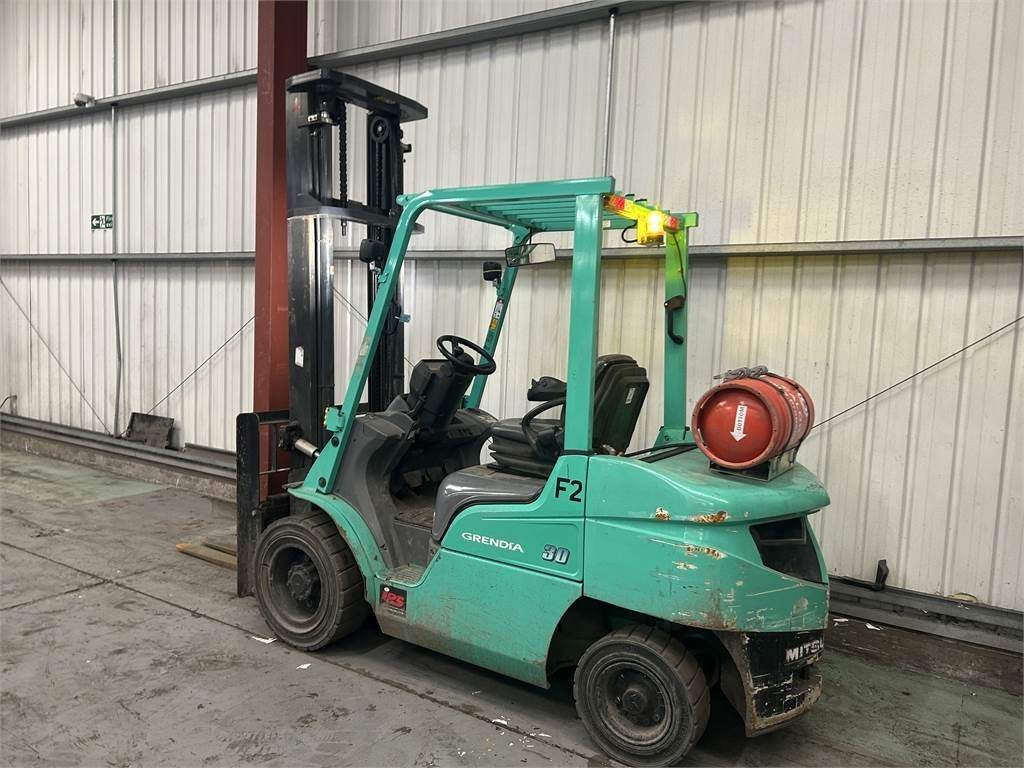 Mitsubishi FG30NT - Plinski viličar: slika Mitsubishi FG30NT - Plinski viličar Mitsubishi FG30NT - Plinski viličar: slika Mitsubishi FG30NT - Plinski viličar