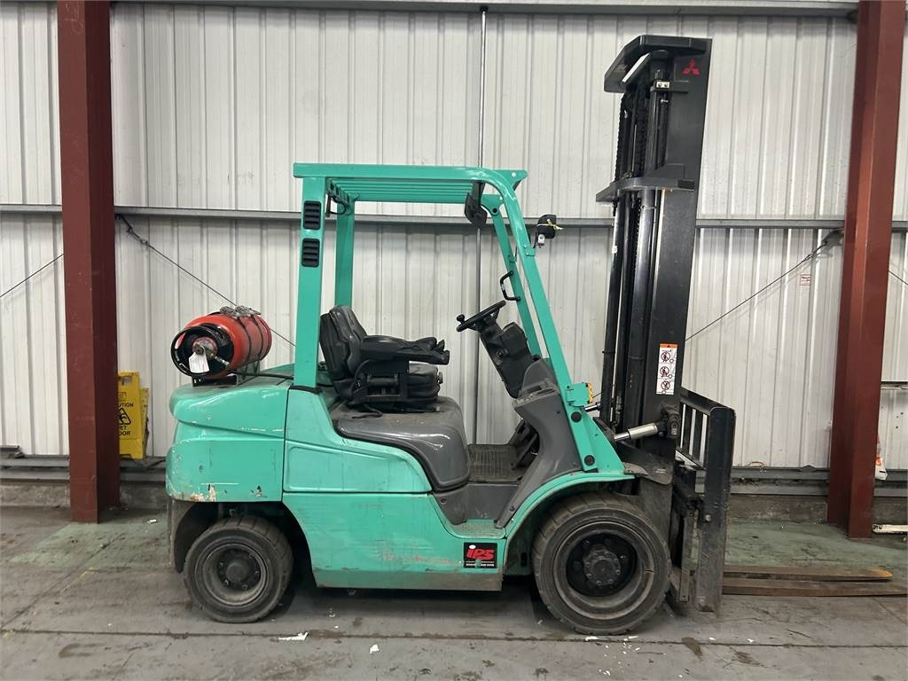 Mitsubishi FG30NT - Plinski viličar: slika Mitsubishi FG30NT - Plinski viličar Mitsubishi FG30NT - Plinski viličar: slika Mitsubishi FG30NT - Plinski viličar