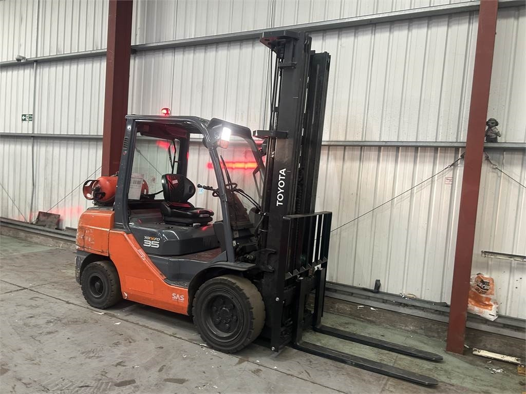 Toyota 02-8FGJF35 - Plinski viličar: slika Toyota 02-8FGJF35 - Plinski viličar Toyota 02-8FGJF35 - Plinski viličar: slika Toyota 02-8FGJF35 - Plinski viličar