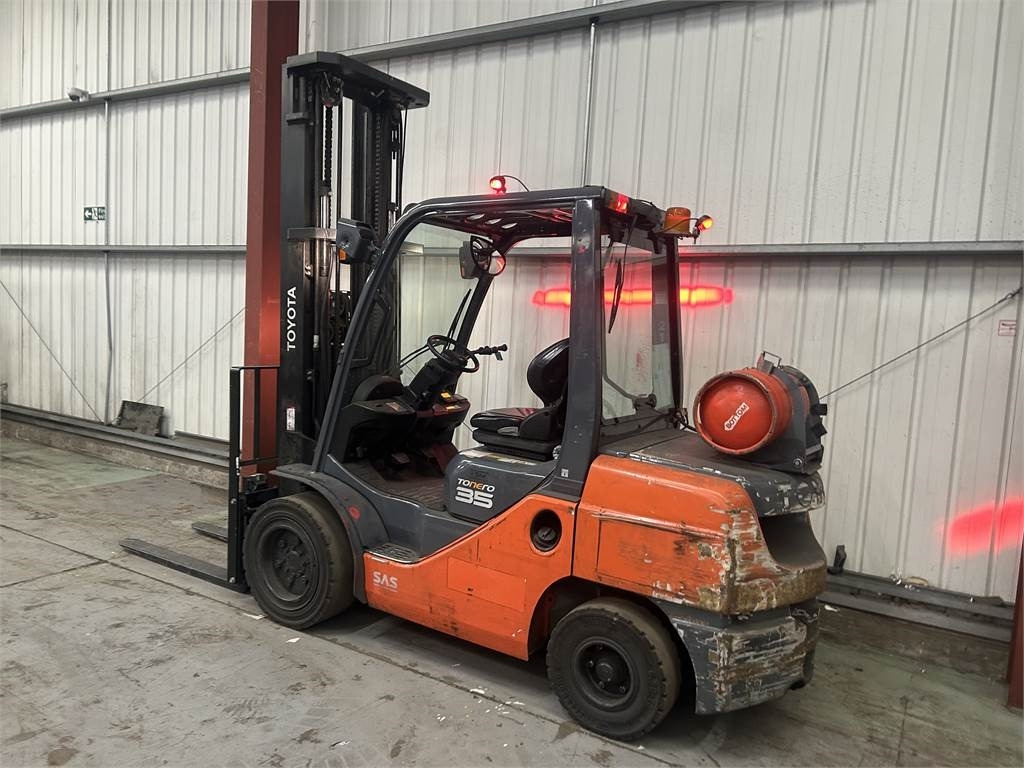 Toyota 02-8FGJF35 - Plinski viličar: slika Toyota 02-8FGJF35 - Plinski viličar Toyota 02-8FGJF35 - Plinski viličar: slika Toyota 02-8FGJF35 - Plinski viličar