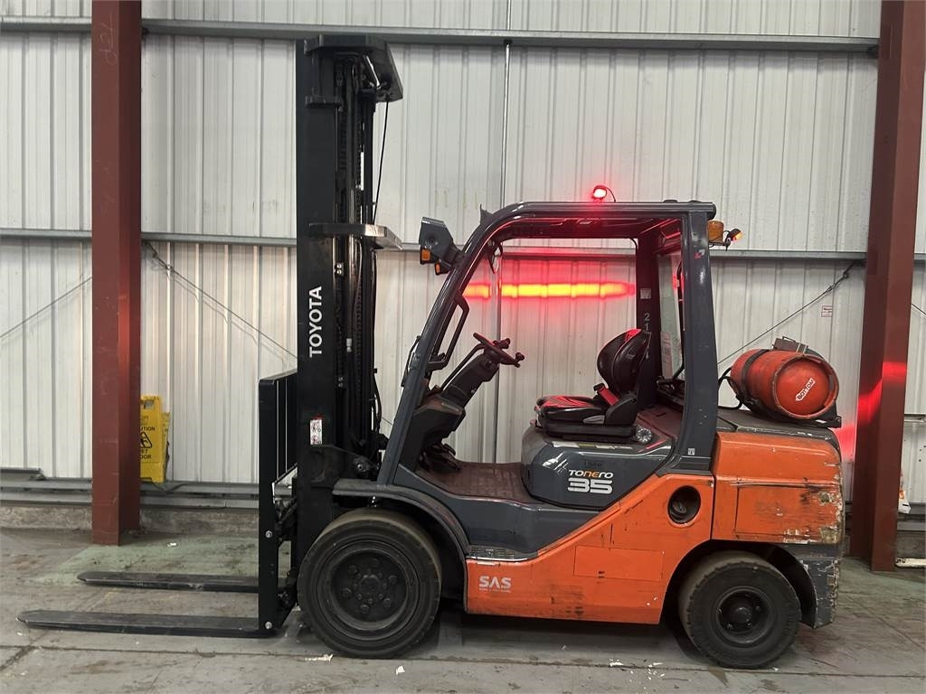 Toyota 02-8FGJF35 - Plinski viličar: slika Toyota 02-8FGJF35 - Plinski viličar Toyota 02-8FGJF35 - Plinski viličar: slika Toyota 02-8FGJF35 - Plinski viličar