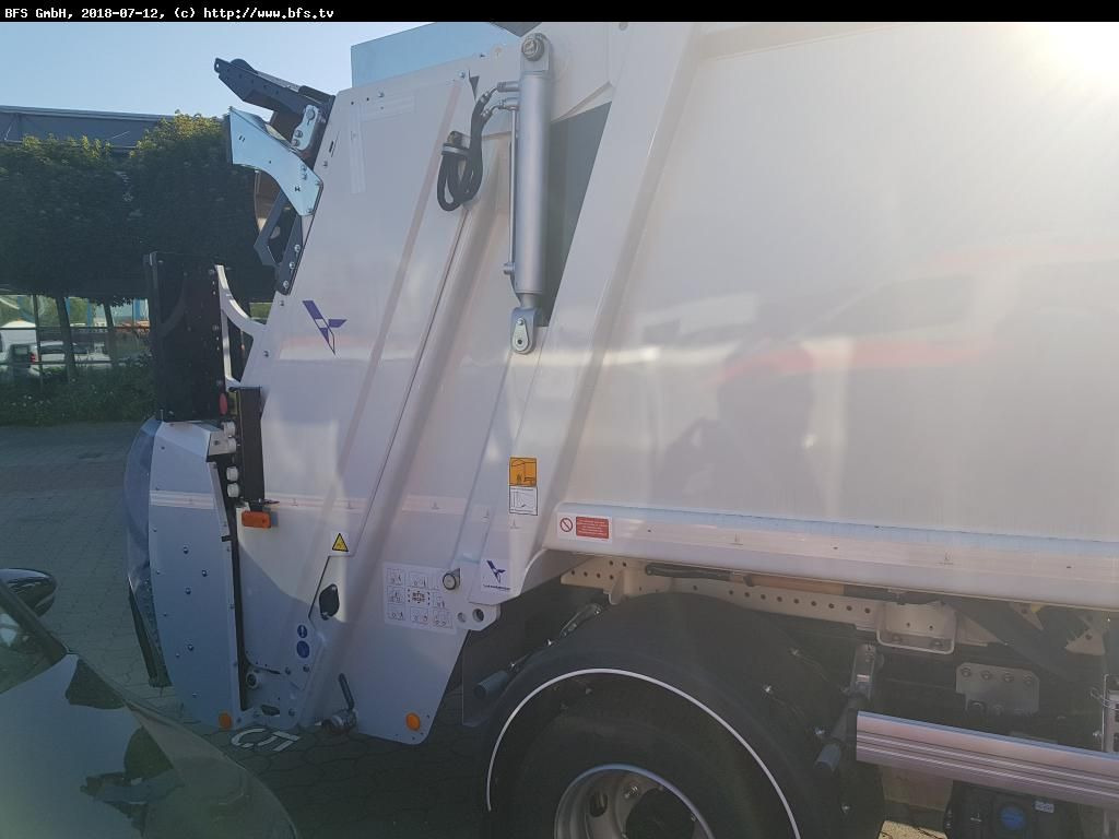 FUSO Canter 9C18 AMT 4x2 HS HL 8,5 t Olympus M - Kamion za odvoz smeća: slika FUSO Canter 9C18 AMT 4x2 HS HL 8,5 t Olympus M - Kamion za odvoz smeća FUSO Canter 9C18 AMT 4x2 HS HL 8,5 t Olympus M - Kamion za odvoz smeća: slika FUSO Canter 9C18 AMT 4x2 HS HL 8,5 t Olympus M - Kamion za odvoz smeća