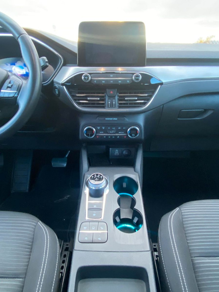 Ford Kuga Titanium 4X4 AWD - SUV: slika Ford Kuga Titanium 4X4 AWD - SUV Ford Kuga Titanium 4X4 AWD - SUV: slika Ford Kuga Titanium 4X4 AWD - SUV