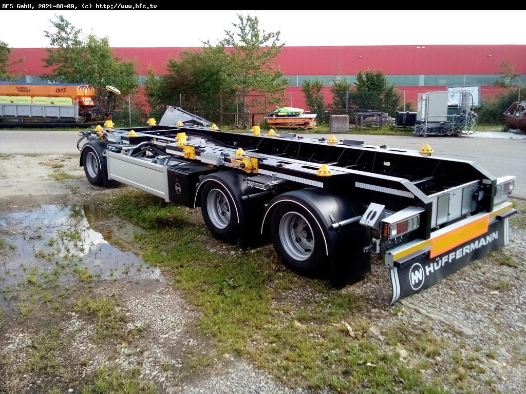 Hüffermann Vario-Carrier HMA 2424 ZB 3-Achs für Absetzmulde - Abroll/ Samopodizač prikolica: slika Hüffermann Vario-Carrier HMA 2424 ZB 3-Achs für Absetzmulde - Abroll/ Samopodizač prikolica Hüffermann Vario-Carrier HMA 2424 ZB 3-Achs für Absetzmulde - Abroll/ Samopodizač prikolica: slika Hüffermann Vario-Carrier HMA 2424 ZB 3-Achs für Absetzmulde - Abroll/ Samopodizač prikolica