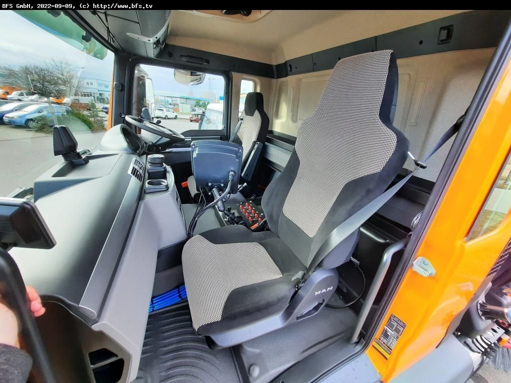 MAN TGS 18.420 4X2 BL Bucher OF 8000 TWIN beidseitig - Cestovna čistilica: slika MAN TGS 18.420 4X2 BL Bucher OF 8000 TWIN beidseitig - Cestovna čistilica MAN TGS 18.420 4X2 BL Bucher OF 8000 TWIN beidseitig - Cestovna čistilica: slika MAN TGS 18.420 4X2 BL Bucher OF 8000 TWIN beidseitig - Cestovna čistilica