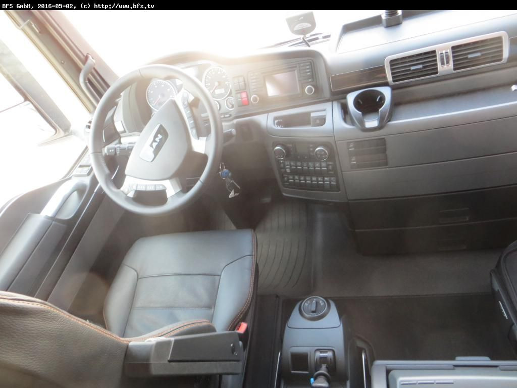 MAN TGX 18.560 4x2 BLS Euro 6 HS Schoch Edition 2016  - Tegljač: slika MAN TGX 18.560 4x2 BLS Euro 6 HS Schoch Edition 2016  - Tegljač MAN TGX 18.560 4x2 BLS Euro 6 HS Schoch Edition 2016  - Tegljač: slika MAN TGX 18.560 4x2 BLS Euro 6 HS Schoch Edition 2016  - Tegljač