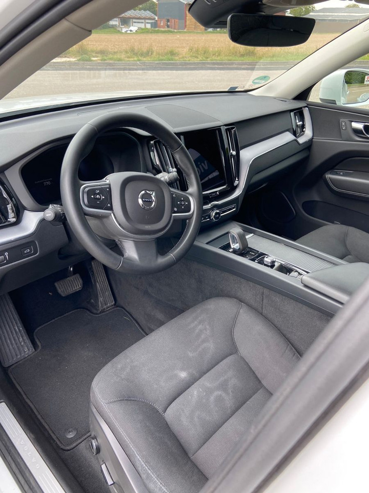 Volvo XC 60 XC60 Momentum Pro AWD - SUV: slika Volvo XC 60 XC60 Momentum Pro AWD - SUV Volvo XC 60 XC60 Momentum Pro AWD - SUV: slika Volvo XC 60 XC60 Momentum Pro AWD - SUV