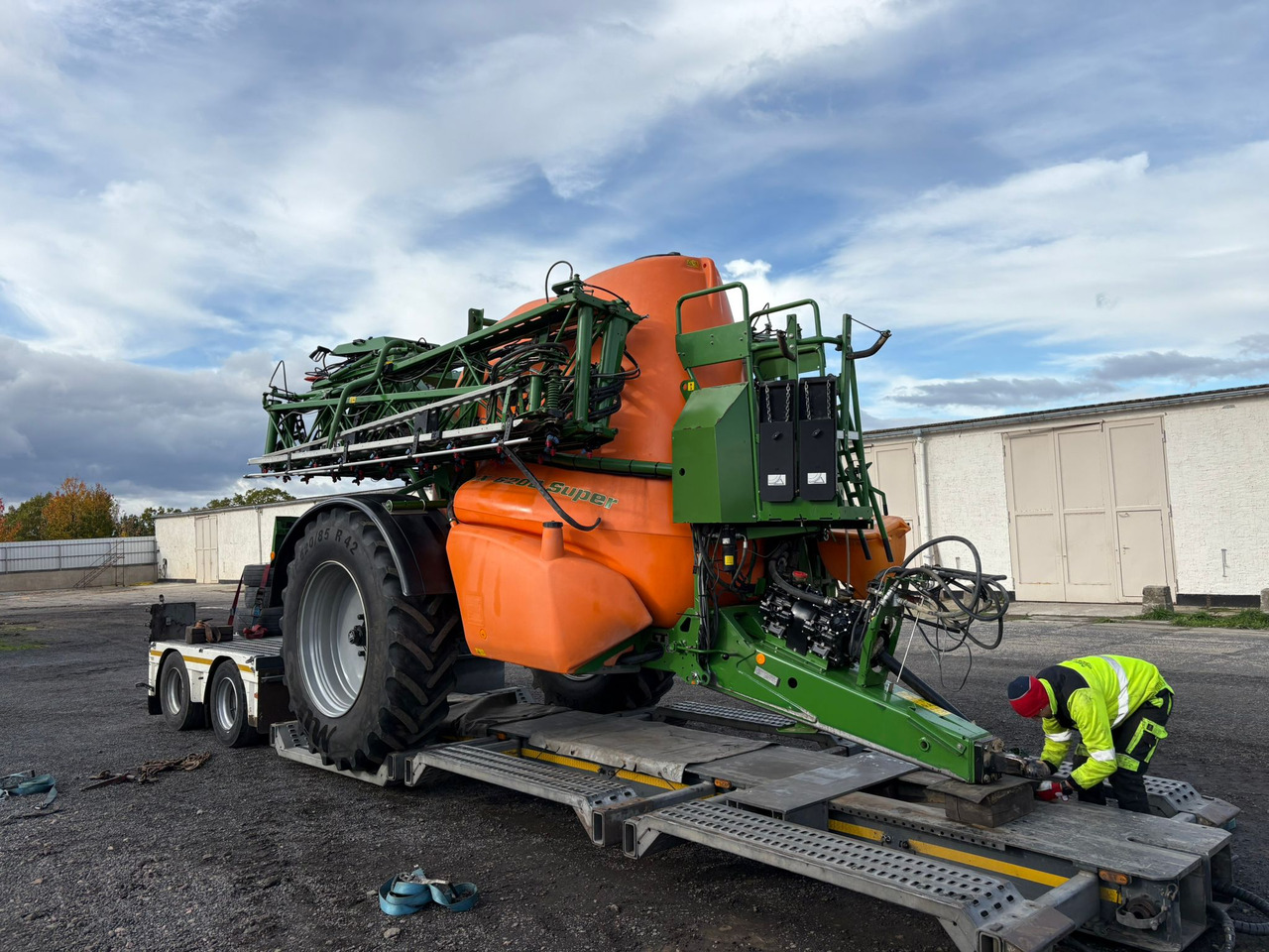 AMAZONE UX 6200 36m GPS - Vučena prskalica: slika AMAZONE UX 6200 36m GPS - Vučena prskalica AMAZONE UX 6200 36m GPS - Vučena prskalica: slika AMAZONE UX 6200 36m GPS - Vučena prskalica