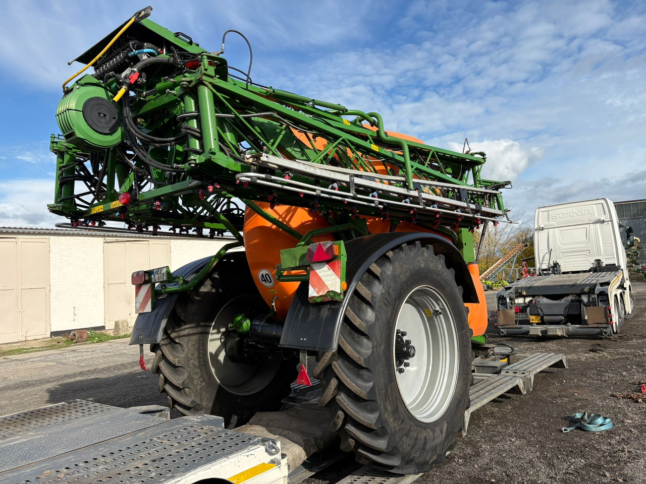 AMAZONE UX 6200 36m GPS - Vučena prskalica: slika AMAZONE UX 6200 36m GPS - Vučena prskalica AMAZONE UX 6200 36m GPS - Vučena prskalica: slika AMAZONE UX 6200 36m GPS - Vučena prskalica