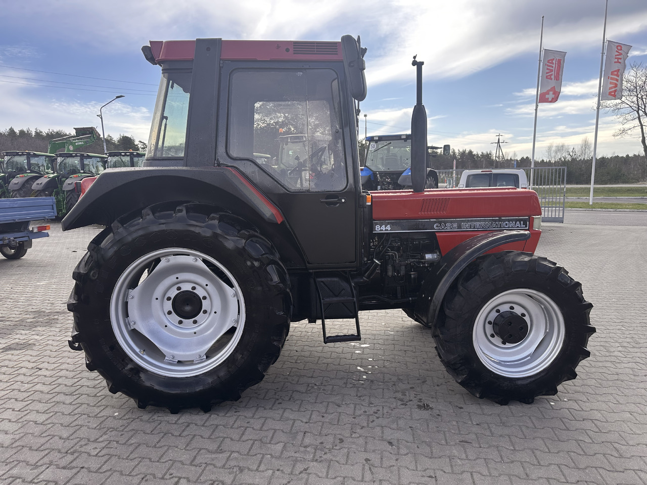 CASE IH 844 XL PLUS 40 km/h - Traktor: slika CASE IH 844 XL PLUS 40 km/h - Traktor CASE IH 844 XL PLUS 40 km/h - Traktor: slika CASE IH 844 XL PLUS 40 km/h - Traktor