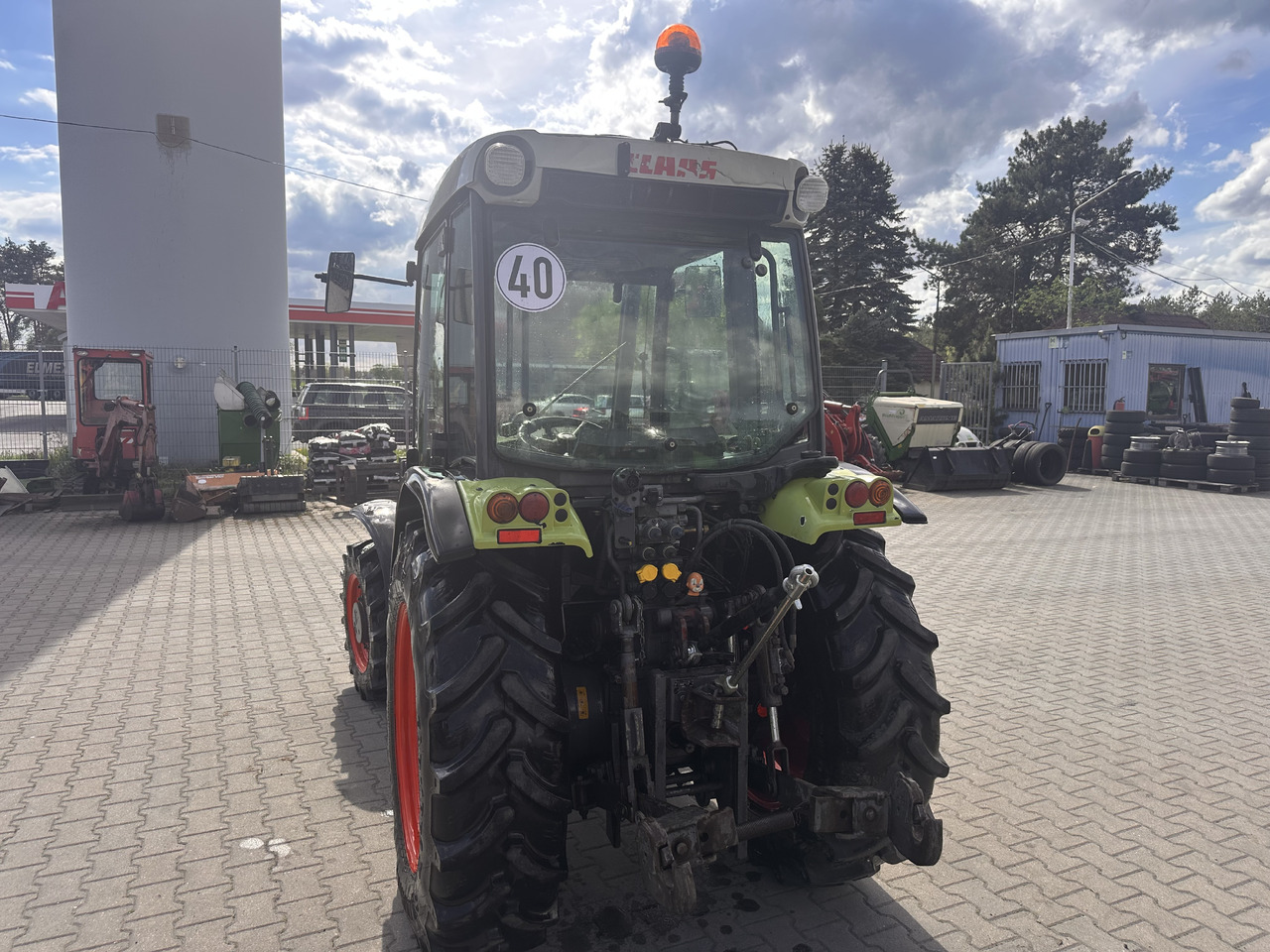 CLAAS NECTIS 257F - Traktor: slika CLAAS NECTIS 257F - Traktor CLAAS NECTIS 257F - Traktor: slika CLAAS NECTIS 257F - Traktor