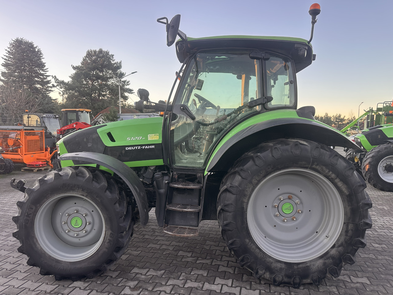 DEUTZ FAHR 5120 P - Traktor: slika DEUTZ FAHR 5120 P - Traktor DEUTZ FAHR 5120 P - Traktor: slika DEUTZ FAHR 5120 P - Traktor