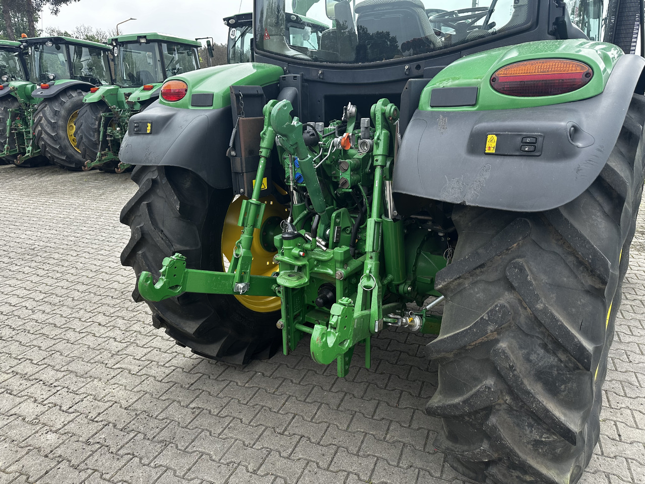 John Deere 6115R - Traktor: slika John Deere 6115R - Traktor John Deere 6115R - Traktor: slika John Deere 6115R - Traktor