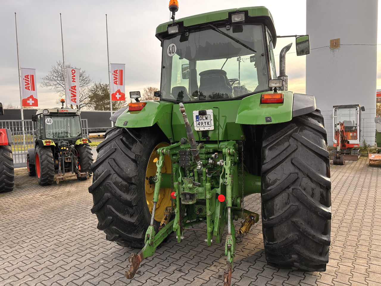 John Deere 8200 PowerShift 8.1 - Traktor: slika John Deere 8200 PowerShift 8.1 - Traktor John Deere 8200 PowerShift 8.1 - Traktor: slika John Deere 8200 PowerShift 8.1 - Traktor