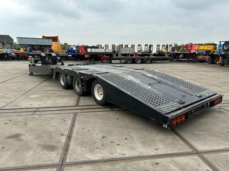 Bodex 3 AXEL TRUCKTRANSPORTER - Poluprikolica za prijevoz automobila: slika Bodex 3 AXEL TRUCKTRANSPORTER - Poluprikolica za prijevoz automobila Bodex 3 AXEL TRUCKTRANSPORTER - Poluprikolica za prijevoz automobila: slika Bodex 3 AXEL TRUCKTRANSPORTER - Poluprikolica za prijevoz automobila