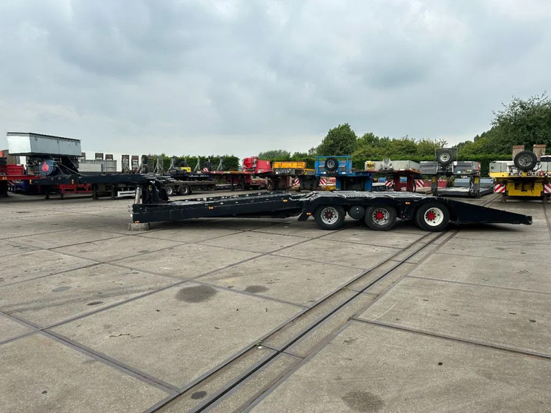 Bodex 3 AXEL TRUCKTRANSPORTER - Poluprikolica za prijevoz automobila: slika Bodex 3 AXEL TRUCKTRANSPORTER - Poluprikolica za prijevoz automobila Bodex 3 AXEL TRUCKTRANSPORTER - Poluprikolica za prijevoz automobila: slika Bodex 3 AXEL TRUCKTRANSPORTER - Poluprikolica za prijevoz automobila