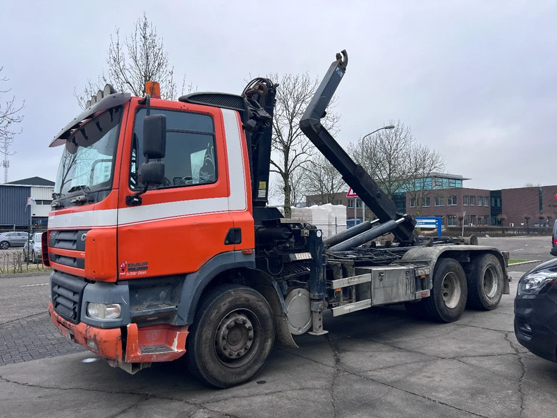 Kamion s kranom DAF CF 85.380 6X2 + MKG 141 A2 CRANE + 20 TON HOOKLIFT - EURO 3 - MANUAL GEAR - 10 TYRES: slika Kamion s kranom DAF CF 85.380 6X2 + MKG 141 A2 CRANE + 20 TON HOOKLIFT - EURO 3 - MANUAL GEAR - 10 TYRES