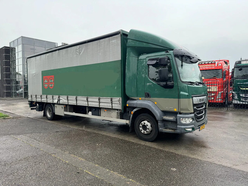 DAF LF 260 4X2 16T DHOLLANDIA LOAD LIFT - Kamion s ceradom: slika DAF LF 260 4X2 16T DHOLLANDIA LOAD LIFT - Kamion s ceradom DAF LF 260 4X2 16T DHOLLANDIA LOAD LIFT - Kamion s ceradom: slika DAF LF 260 4X2 16T DHOLLANDIA LOAD LIFT - Kamion s ceradom