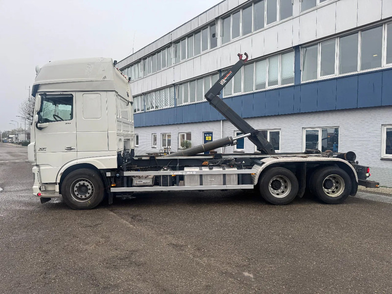 DAF XF 510 6X2 EURO 6 VDL 30T HOOK 2017 - Kamion s kukastom dizalicom: slika DAF XF 510 6X2 EURO 6 VDL 30T HOOK 2017 - Kamion s kukastom dizalicom DAF XF 510 6X2 EURO 6 VDL 30T HOOK 2017 - Kamion s kukastom dizalicom: slika DAF XF 510 6X2 EURO 6 VDL 30T HOOK 2017 - Kamion s kukastom dizalicom